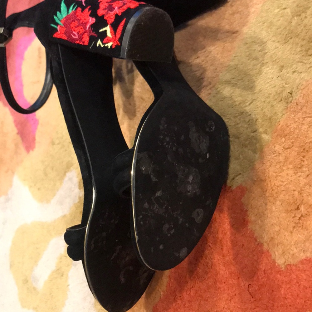 Kenneth Cole Embroidered Block Heels - Picture 8 of 9